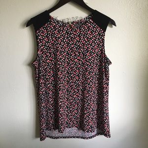 🌸 3/$20 VINCE CAMUTO Geometric Sleeveless Blouse